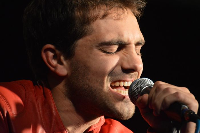 In questa e nelle successive alcune immagini di Luca Fogliati in concerto