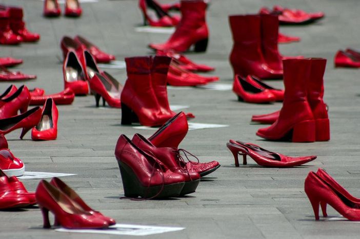 Scarpette rosse, simbolo internazionale del contrasto alla violenza sulle donne Scarpette rosse, simbolo internazionale del contrasto alla violenza sulle donne