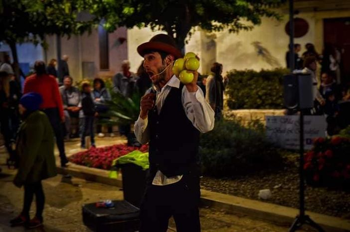 Foto tratta dal profilo Facebook dell'artista Foto tratta dal profilo Facebook dell'artista