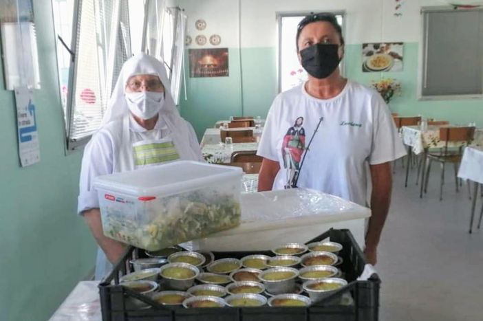 L'invenduto della cena di San Rocco donato alla mensa sociale di Asti dalla gastronomia "La Pentola Magica" L'invenduto della cena di San Rocco donato alla mensa sociale di Asti dalla gastronomia "La Pentola Magica"
