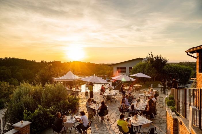 Venerdì sera Casa Serra proporrà un’apericena di fine estate