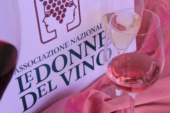 L'estate delle Donne del Vino del Piemonte è "A Quattro mani" L'estate delle Donne del Vino del Piemonte è "A Quattro mani"