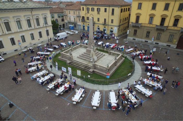 Ad Asti Tavolontariato in piazza