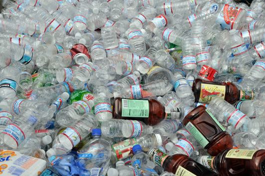 Asti, al via la campagna “Perché ci butti nella plastica? No!”