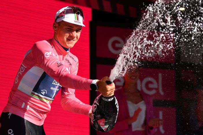 BuonGiro. É già King Remco, incoronato prima maglia rosa: Evenepoel vola sula Costa dei Trabocchi BuonGiro. É già King Remco, incoronato prima maglia rosa: Evenepoel vola sula Costa dei Trabocchi