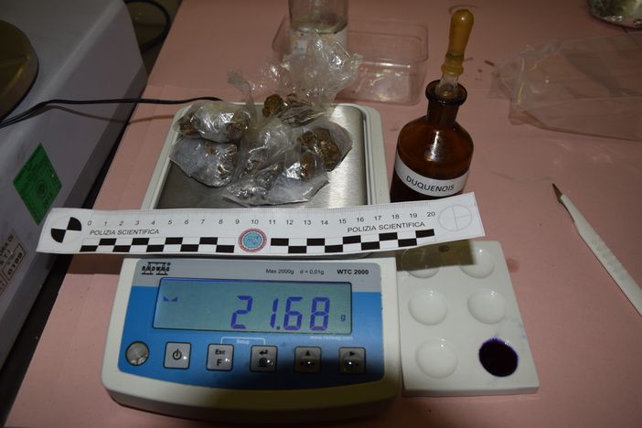 Asti: la Polizia blocca straniero in possesso di droga