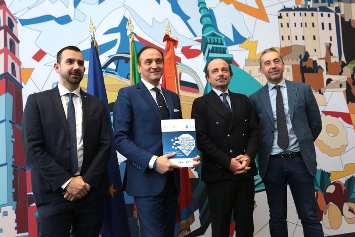 Il Piemonte in soccorso a boomers (e non solo): in sei mesi avvicinati 10mila cittadini al digitale  [VIDEO]