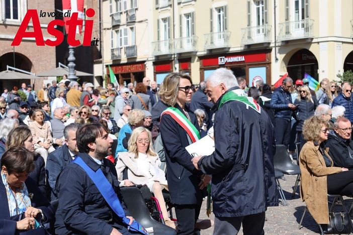 L'avvocato Cardello con Stefania Morra e il vicepresidente della Provincia Simone Nosenzo (MerfePhoto) L'avvocato Cardello con Stefania Morra e il vicepresidente della Provincia Simone Nosenzo (MerfePhoto)