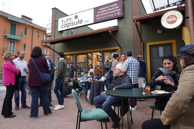 L'area esterna dei locali di ACCADEMIA L'area esterna dei locali di ACCADEMIA