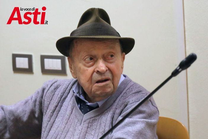 Luigi Garrone ritratto in uno scatto di Merfephoto - Efrem Zanchettin in occasione dei festeggiamenti per i suoi 100 anni Luigi Garrone ritratto in uno scatto di Merfephoto - Efrem Zanchettin in occasione dei festeggiamenti per i suoi 100 anni