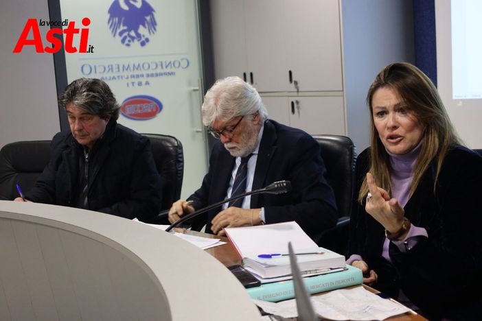 Un momento della discussione di ieri (Merphefoto) Un momento della discussione di ieri (Merphefoto)