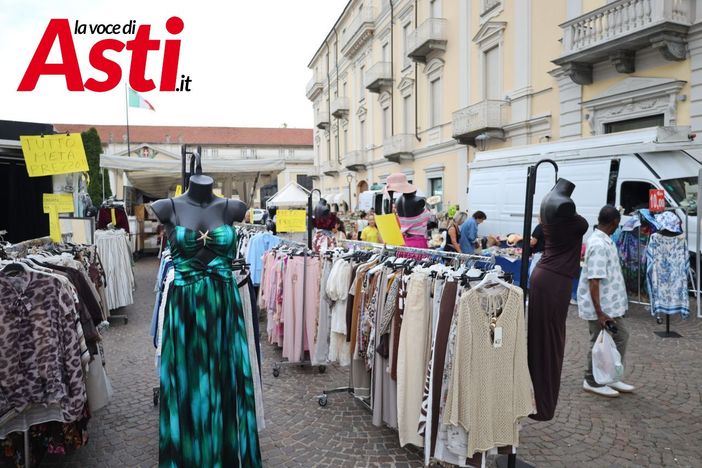 Il mercato serale estivo in occasione della notte bianca del Palio (Merphefoto)