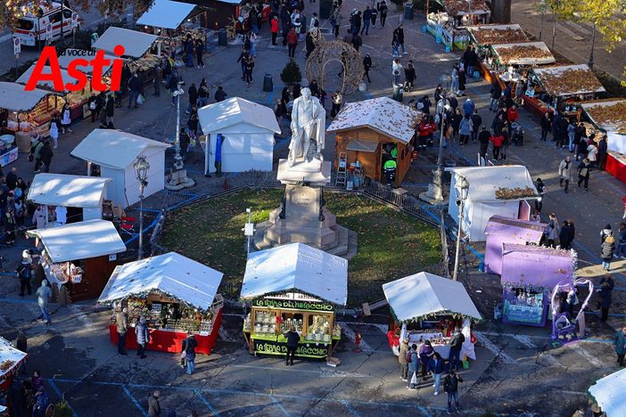 Le immagini del magico Paese di Natale affollato di visitatori (Merfephoto)