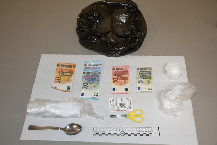 Fermato alla stazione di Asti con 80 grammi di cocaina, era ricercato per precedenti condanne