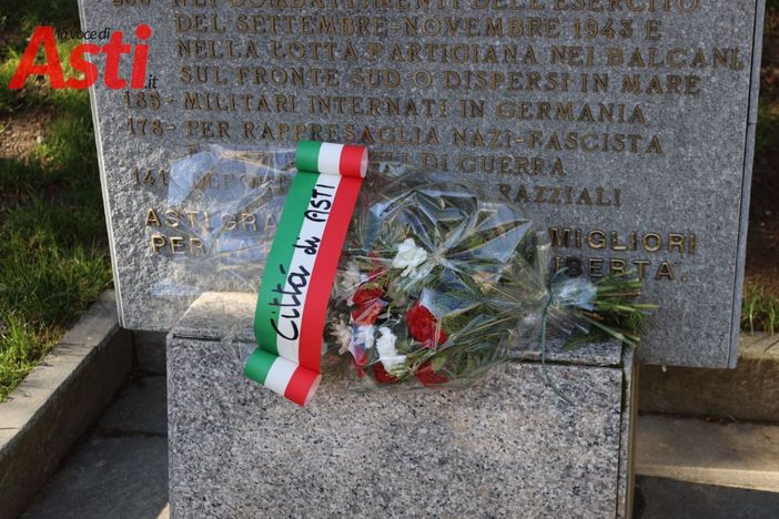Oggi è il 25 aprile, anniversario della Liberazione. L' Astigiano si veste con il Tricolore Oggi è il 25 aprile, anniversario della Liberazione. L' Astigiano si veste con il Tricolore