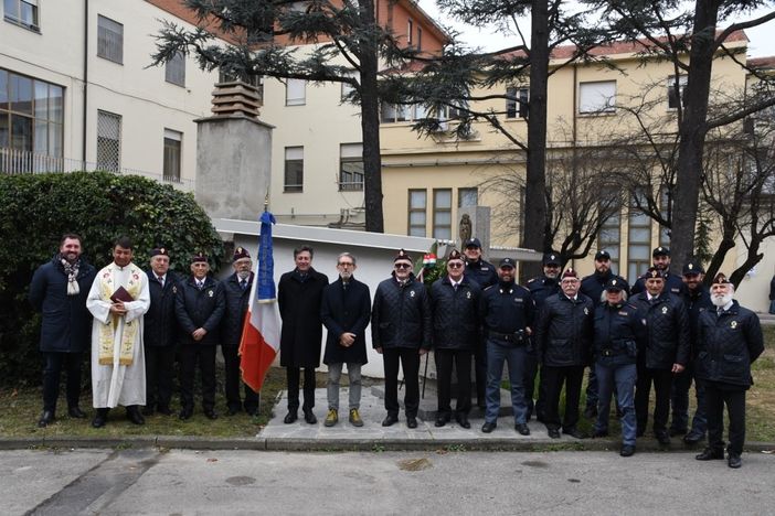 Due immagini (la seconda a fine articolo) della cerimonia svoltasi questa mattina Due immagini (la seconda a fine articolo) della cerimonia svoltasi questa mattina