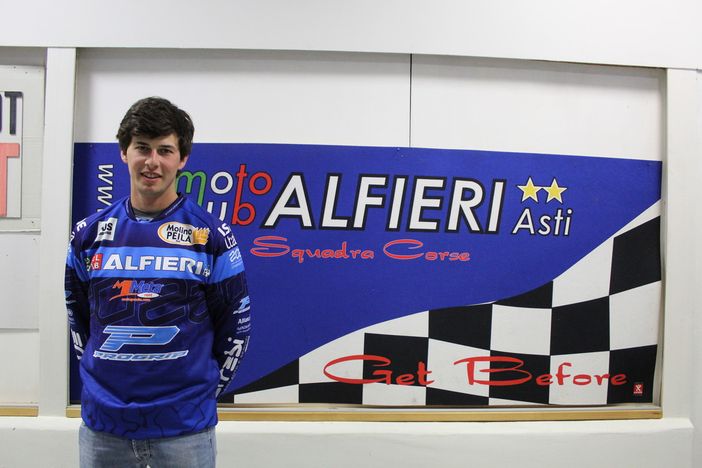 Edoardo Alutto con la maglia del moto club Alfieri