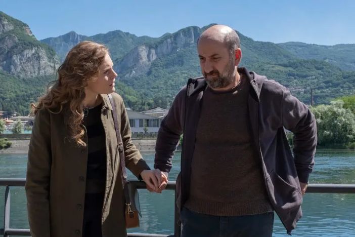 Antonio Albanese in un'immagine di scena tratta da "Cento domeniche"