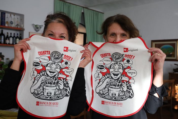 Alcune immagini di bagnacaudisti in vari locali. Nella prima foto a fine articolo il presidente del Torino Calcio Urbano Cairo