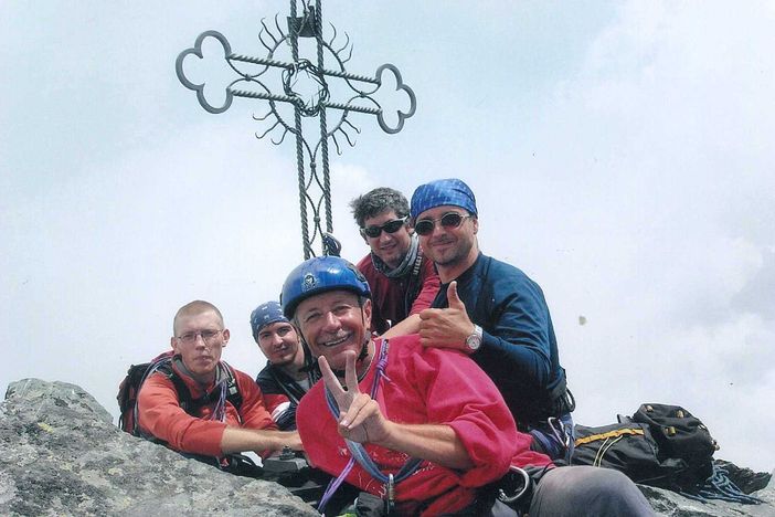 Un gruppo di soci CAI con l’attuale Presidente Franco Gherlone