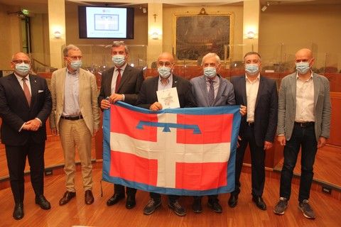 La Regione consegna 1.181 bandiere ai Comuni del Piemonte: “Ciascuno di loro rappresenta la nostra storia”