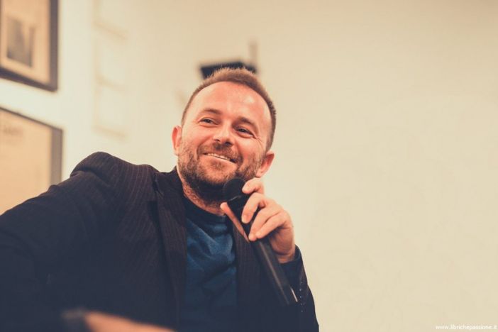 Alla Libreria Alberi d'Acqua arriva Enrico Galiano con "Dormi stanotte sul mio cuore” Alla Libreria Alberi d'Acqua arriva Enrico Galiano con "Dormi stanotte sul mio cuore”