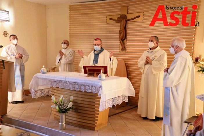 Messa in ospedale del vescovo di Asti, monsignor Marco Prastaro