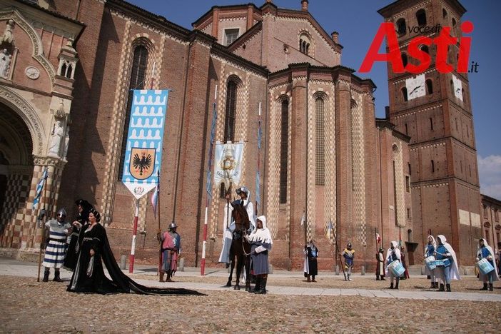 Montechiaro, è guerra di comitati. Un altro gruppo ottiene la municipalità. Il nuovo rettore: "Qui solo per amore del Palio" Montechiaro, è guerra di comitati. Un altro gruppo ottiene la municipalità. Il nuovo rettore: "Qui solo per amore del Palio"