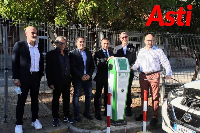 Immagini dell'inaugurazione delle prime colonnine di ricarica elettrica attive in città (Foto di Efrem Zanchettin - Merfephoto)