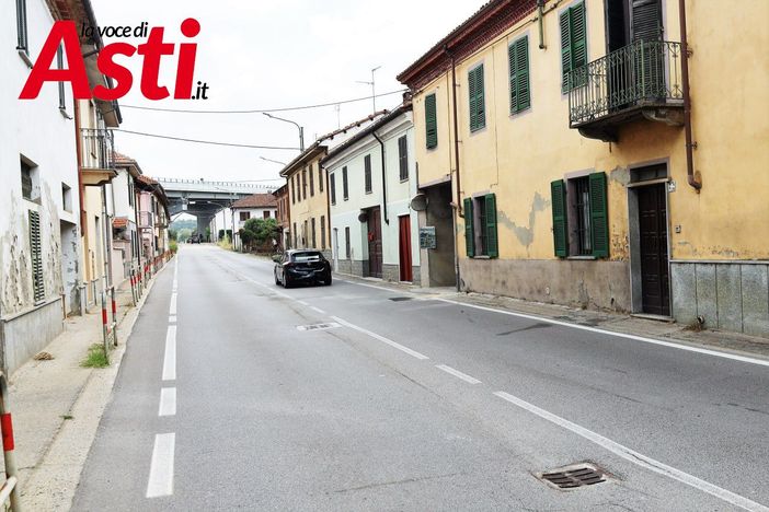 Alcune immagini (ph. Merfephoto - Efrem Zanchettin) che documentano la situazione nella via e i segni dell'incidente Alcune immagini (ph. Merfephoto - Efrem Zanchettin) che documentano la situazione nella via e i segni dell'incidente