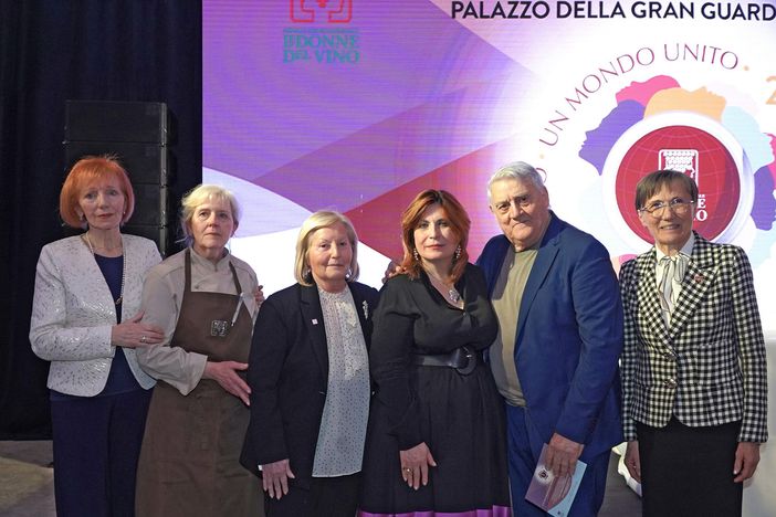 Mariuccia Borio (ultima a destra) con le altre premiate e la presidente nazionale Mariuccia Borio (ultima a destra) con le altre premiate e la presidente nazionale