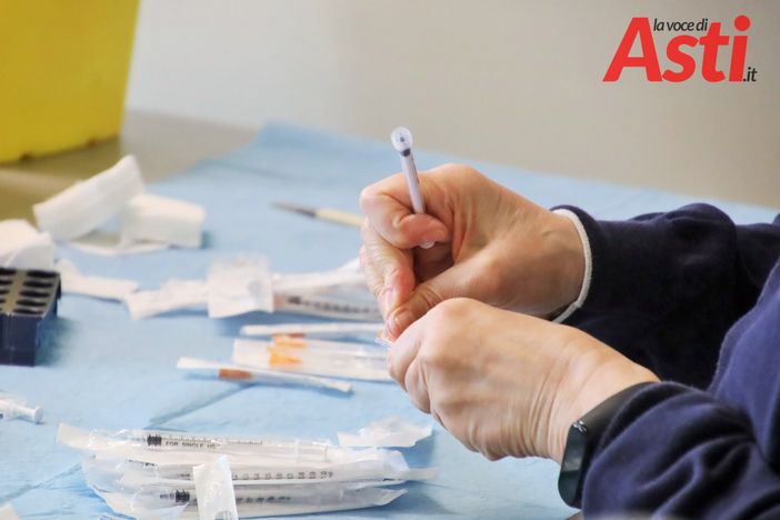 Oggi in Piemonte vaccinate 33.046 persone. Il totale è di 1.789.956 dosi Oggi in Piemonte vaccinate 33.046 persone. Il totale è di 1.789.956 dosi