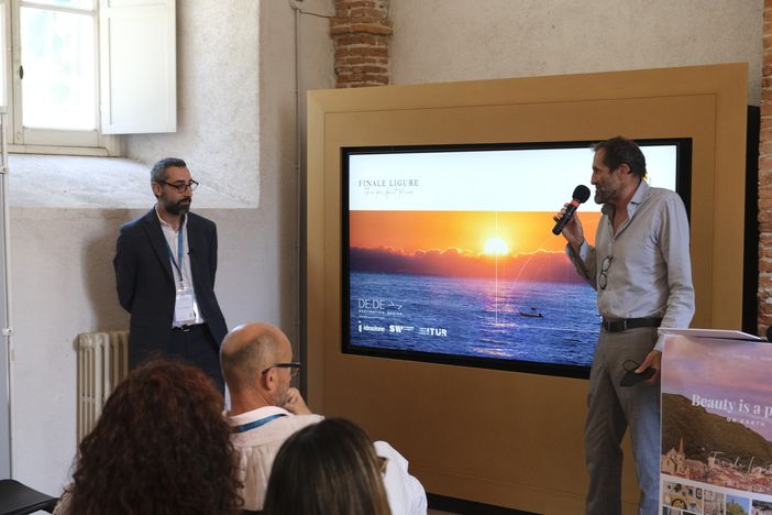 Inaugurata a Finalborgo la mostra fotografica 'Persone'. Nei ritratti di Corrado Murlo 30 storie finalesi di amore per il territorio