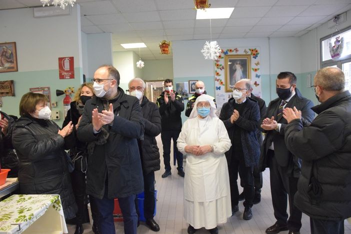 Un'immagine d'archivio di un'iniziativa della mensa sociale Un'immagine d'archivio di un'iniziativa della mensa sociale