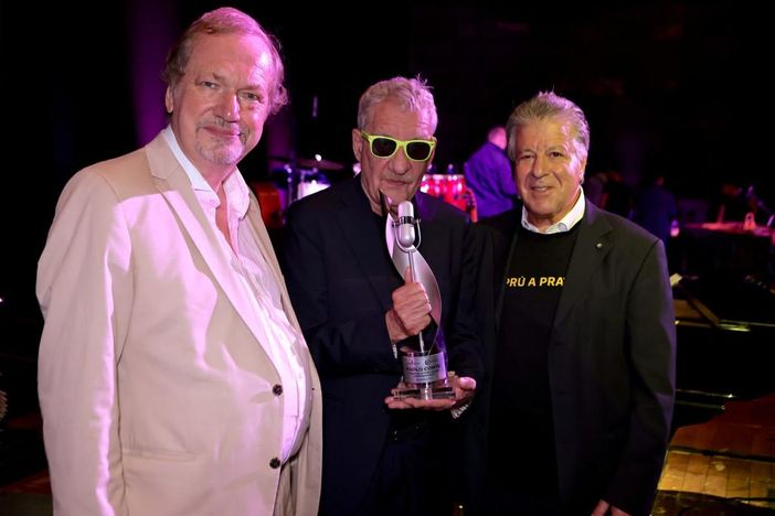 A Paolo Conte il Premio Assomusica - Elma, consegnato ieri al Teatro Carlo Felice di Genova