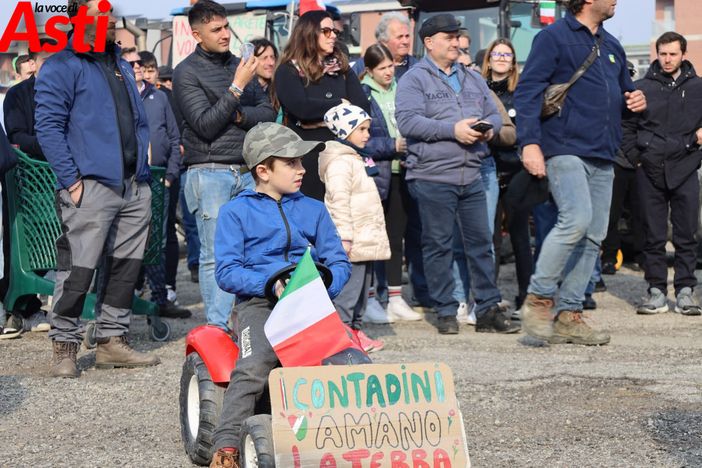 Protesta trattori ad Asti. Foto e video MerfePhoto Protesta trattori ad Asti. Foto e video MerfePhoto