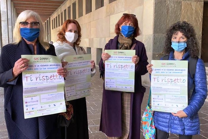 Da sinistra Giovanna Cristina Gado, Gloria Fasano, Maria Bagnadentro (Soroptimist) e Laura Nosenzo (SOS donna)