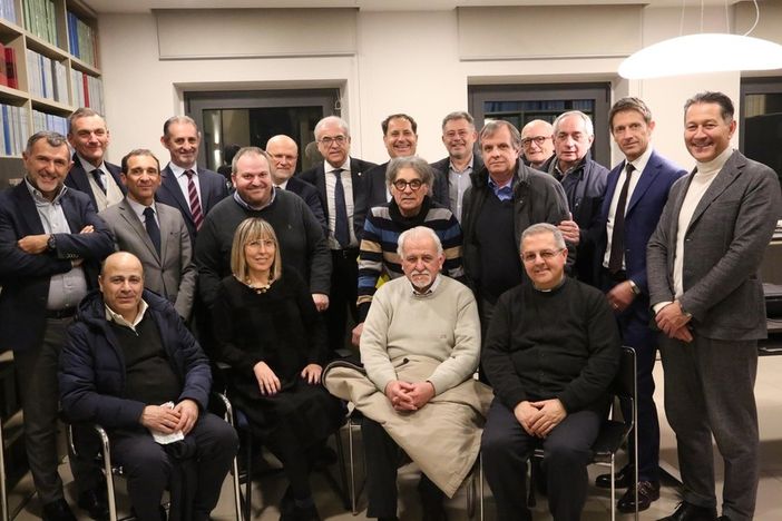 I soci fondatori alla firma dell'atto notarile, avvenuta ad Alba nello scorso febbraio (Foto Silvia Muratore)