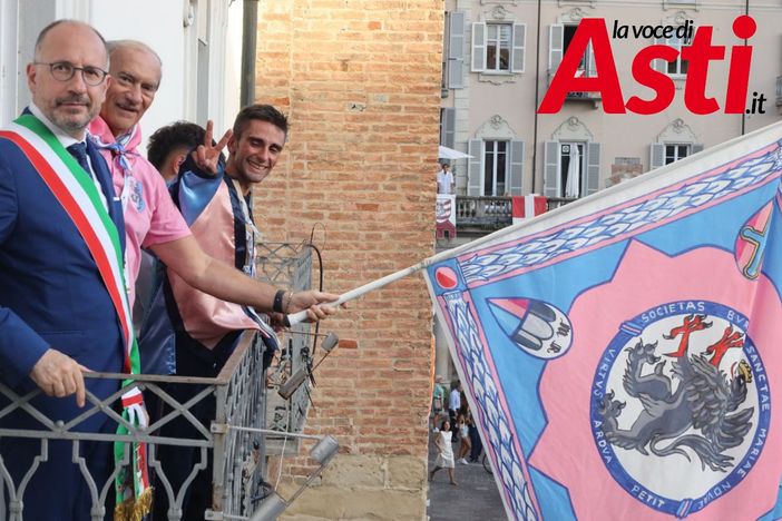 Rettore e fantino di Santa Maria Nuova ritratti, da Merfephoto - Efrem Zanchettin, sul balcone del Municipio Rettore e fantino di Santa Maria Nuova ritratti, da Merfephoto - Efrem Zanchettin, sul balcone del Municipio