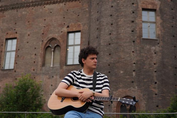Fuori il nuovo videoclip di "Stupida complicità", dell'astigiano Strauss (VIDEO) Fuori il nuovo videoclip di "Stupida complicità", dell'astigiano Strauss (VIDEO)