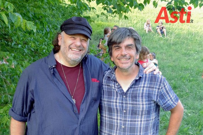 Il maestro Monaca con Paolo Archetti Maestri degli Yo Yo Mundi (MerfePhoto) Il maestro Monaca con Paolo Archetti Maestri degli Yo Yo Mundi (MerfePhoto)
