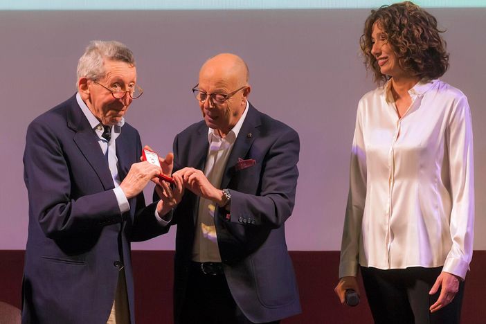 Sergio Romano con Gianfranco Imerito e Roberta Bellesini (ph. Franco Rabino) Sergio Romano con Gianfranco Imerito e Roberta Bellesini (ph. Franco Rabino)
