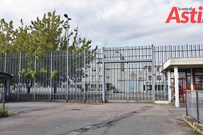 Carcere di Asti nel caos, il sovrintendente preso a pugni da un detenuto finisce in ospedale Carcere di Asti nel caos, il sovrintendente preso a pugni da un detenuto finisce in ospedale