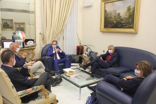 Cirio incontra gli ex presidenti: “Stop all’elemosina, alle industrie conviene venire in Piemonte” (VIDEO)