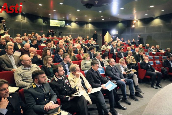 Tangenziale Sud-Ovest Asti: presentato il progetto. Presto un confronto pubblico e un Consiglio comunale aperto Tangenziale Sud-Ovest Asti: presentato il progetto. Presto un confronto pubblico e un Consiglio comunale aperto