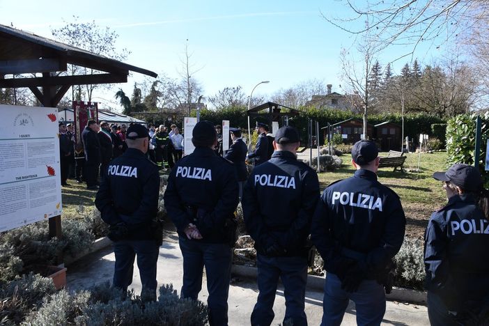 Foto tratte dalla pagina Facebook della questura