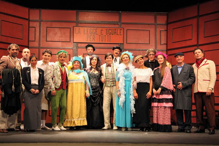 Sabato a Costigliole in scena l'ironia con “O’Scarfalietto” Sabato a Costigliole in scena l'ironia con “O’Scarfalietto”