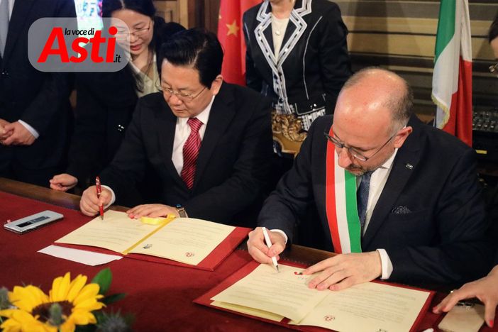 Nella galleria fotografica, la cerimonia del gemellaggio di questa mattina (Merfephoto) Nella galleria fotografica, la cerimonia del gemellaggio di questa mattina (Merfephoto)