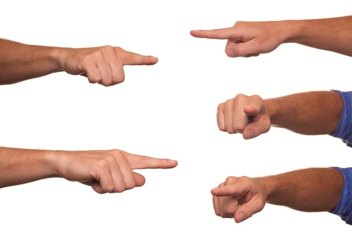 Perché abbiamo così paura di essere giudicati dagli altri?