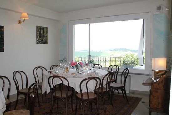 Fase 2, attesa per le decisioni sulle riaperture. In Piemonte per bar e ristoranti l'ok dovrebbe slittare al 25 maggio Fase 2, attesa per le decisioni sulle riaperture. In Piemonte per bar e ristoranti l'ok dovrebbe slittare al 25 maggio